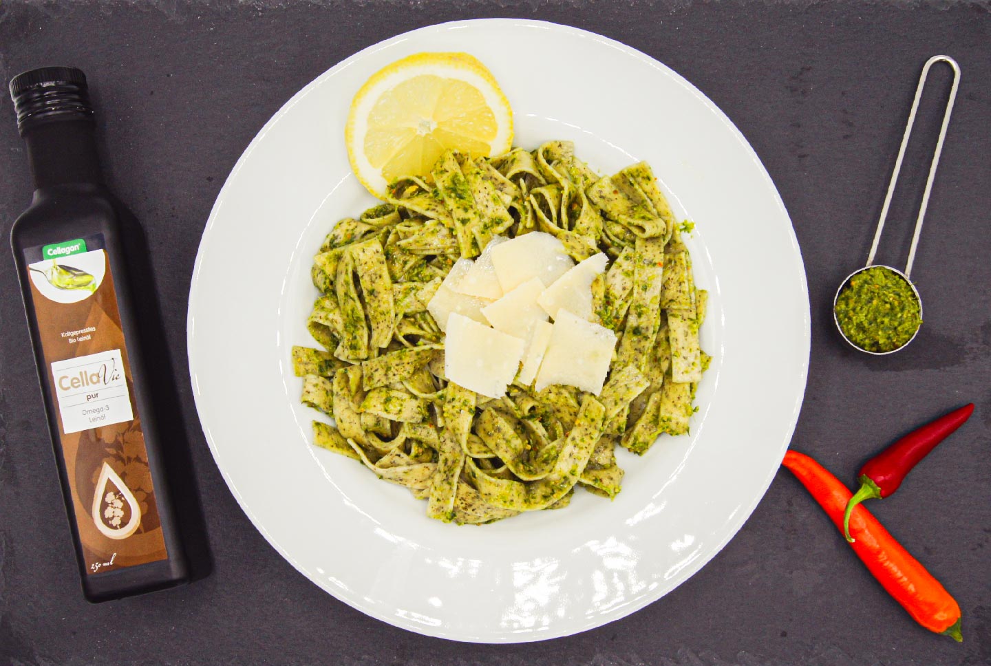 Pasta mit Grünkohl-Pesto und Cellagon CellaVie pur